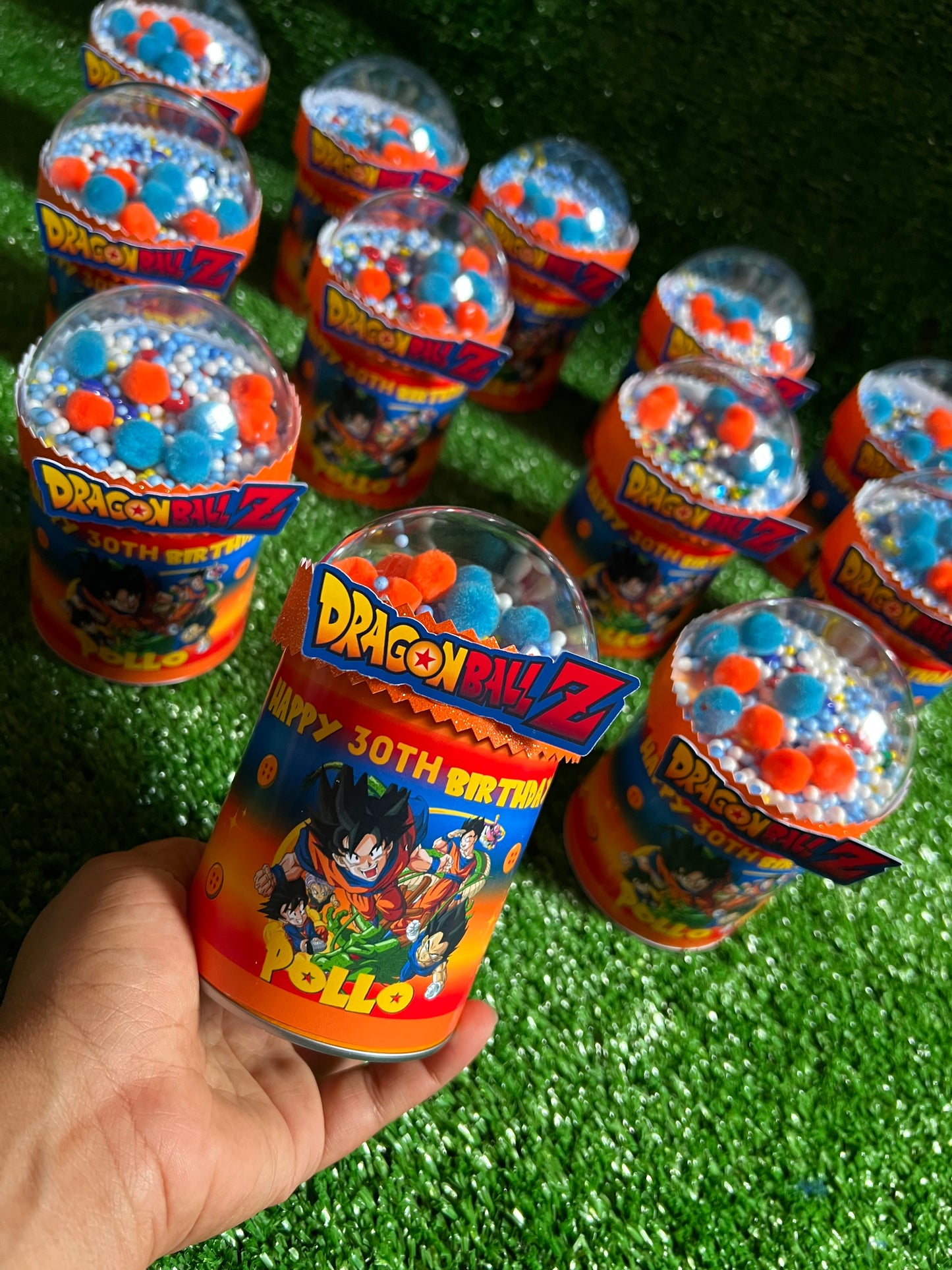 12 Pringle shakers