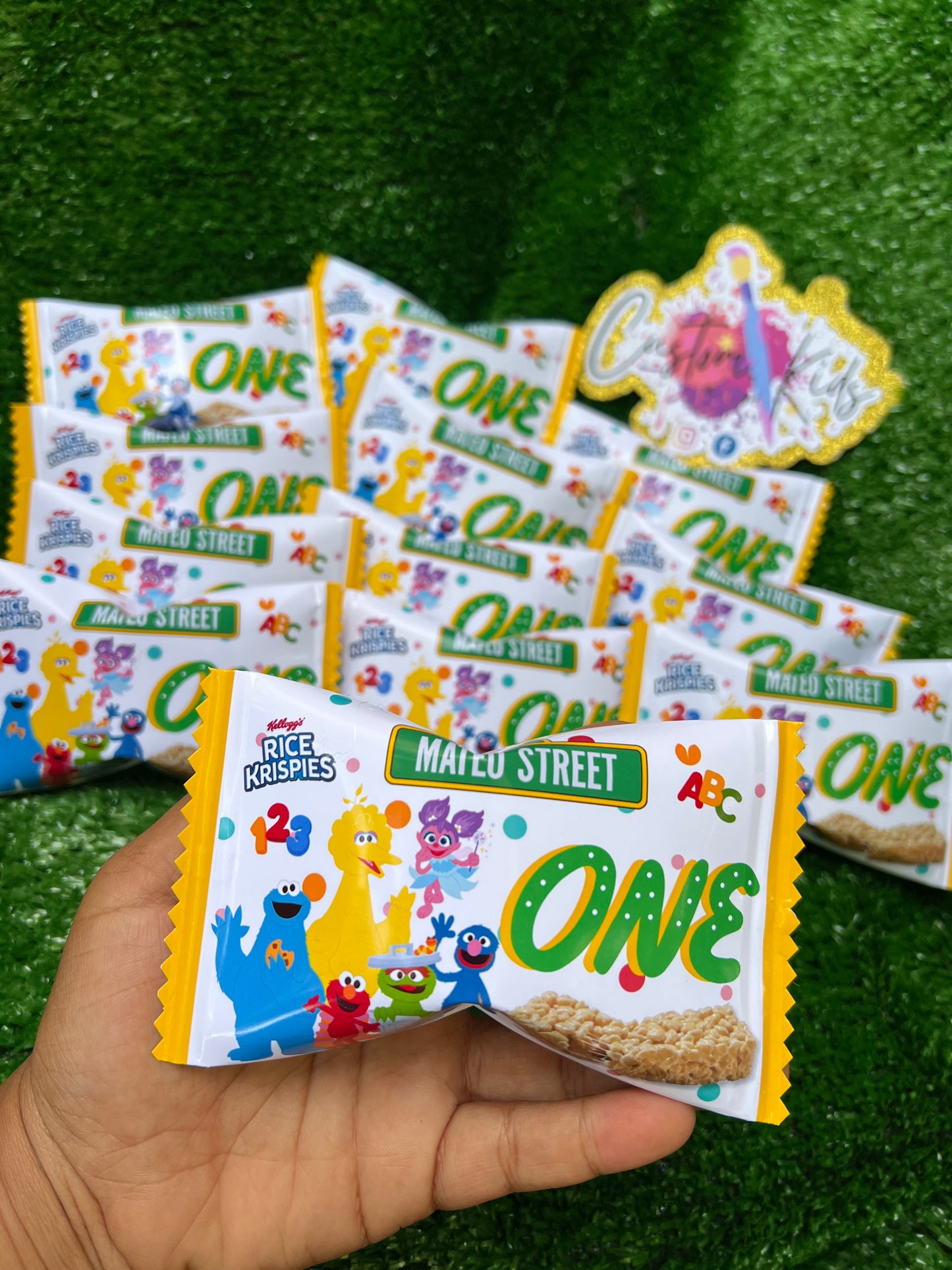 12 custom rice krispies treats